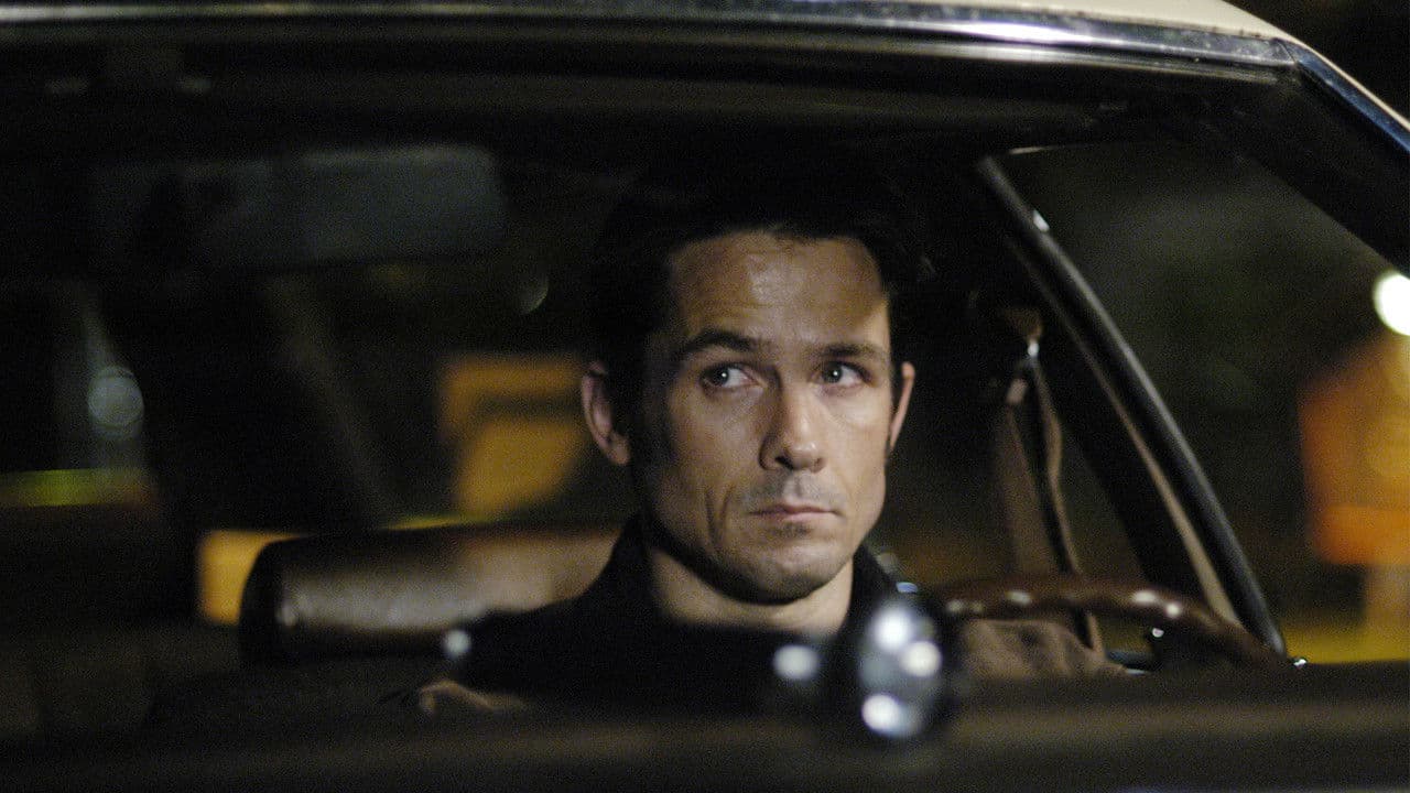 Un extraño a mi lado