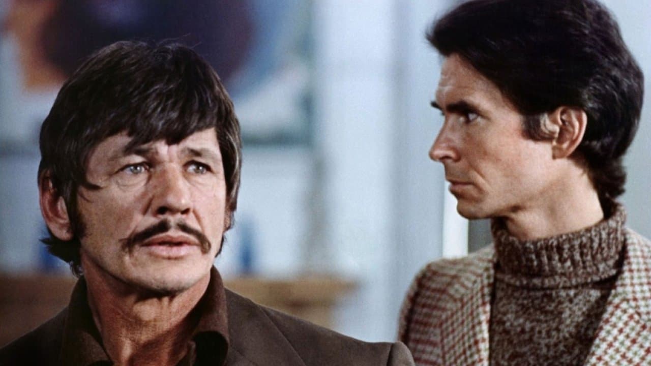 Alguien detrás de la puerta